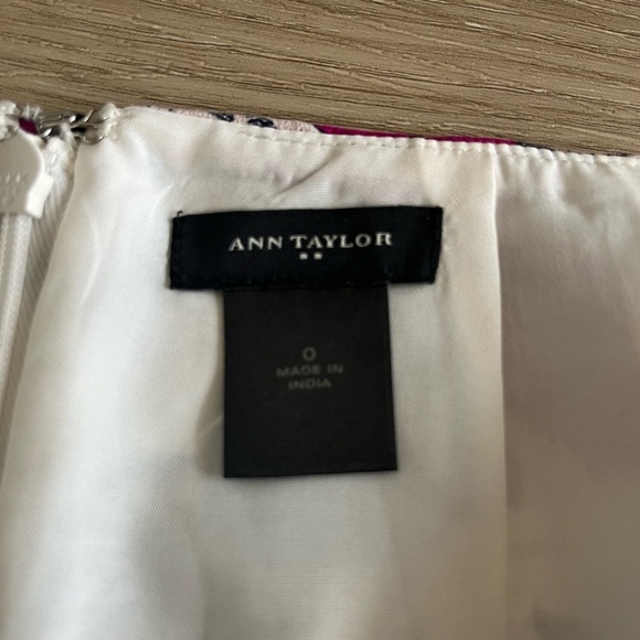 Ann Taylor Floral Tapestry Pencil Skirt sz 0 - Picture 3 of 9